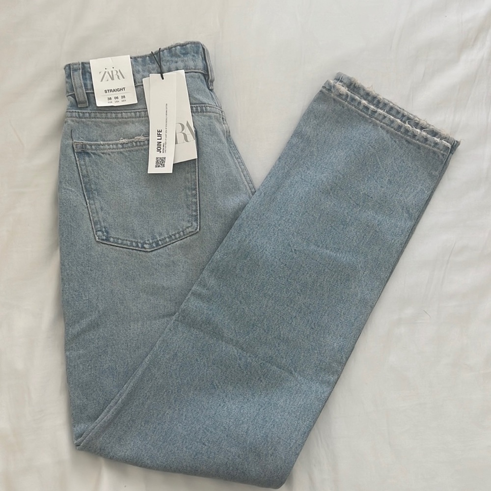 ZARA STRAIGHT JEANS